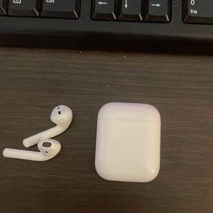 Air pods great condition 2nd generation works like new with box and charger